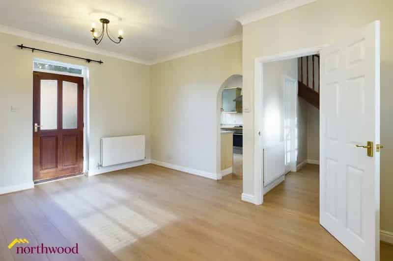 Two Double Bedroom House with Parking and Garden Near Rail Station
