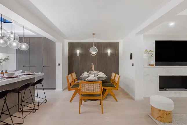 Luxury 3-Floor Mews House in Marylebone