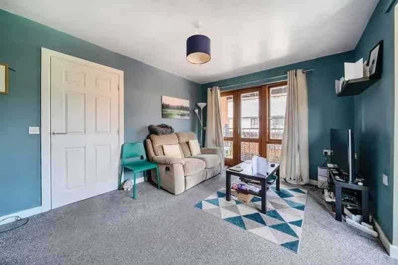 2 Bed Flat for Sale - Balcony, Garden, Parking