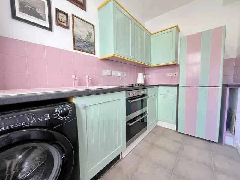 Spacious Studio Apartment in Cheltenham - Recently Renovated