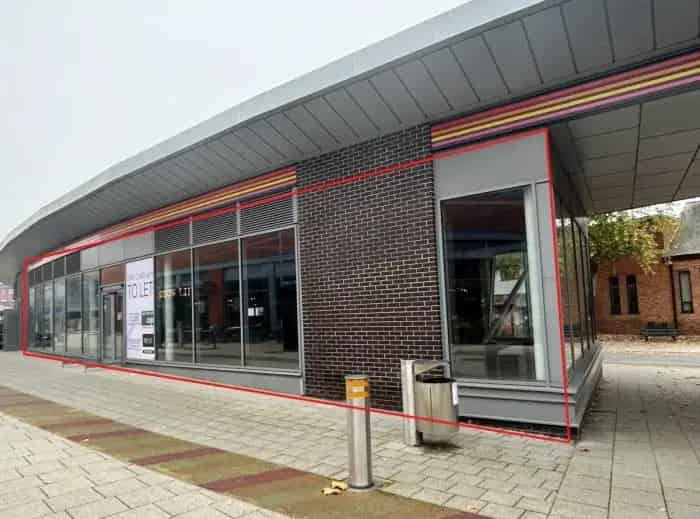 Retail Leisure Unit in Town Centre Shopping Centre