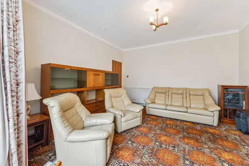Three Bedroom Detached Bungalow Bearsden