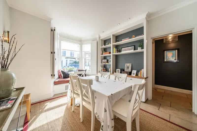 3 Bedroom Semi Detached House for Sale in Battersea