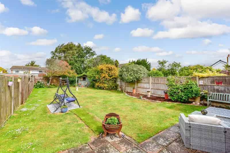 3 Bedroom Detached Bungalow Near Pagham Beach