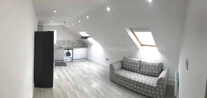 2 rooms flat of 99 m² in Cardiff