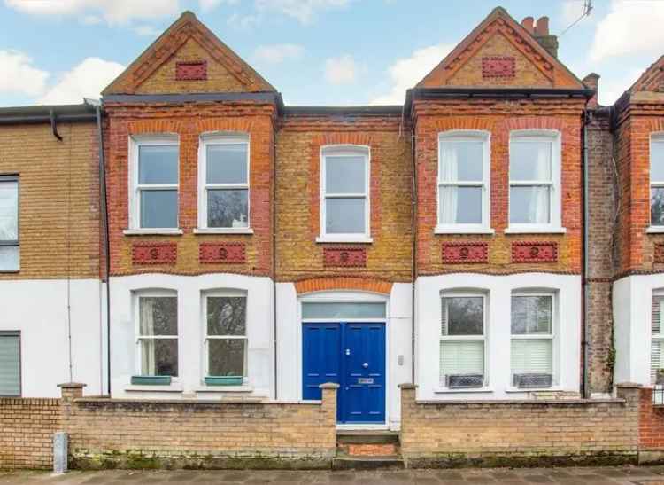 Two Bedroom Flat in Putney with Private Garden