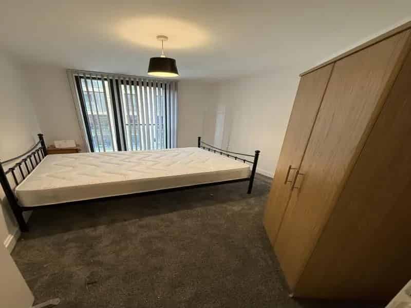 2 Bedroom Apartment Southside Birmingham B5 Modern Parking
