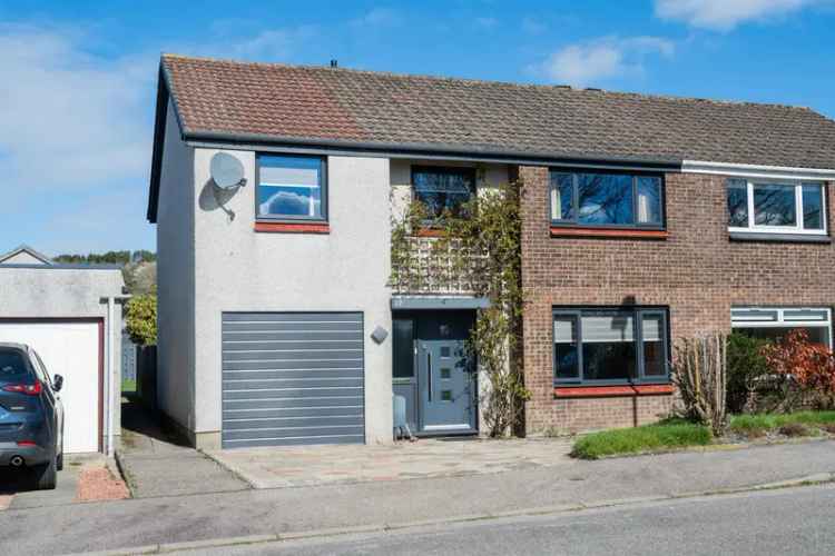 5 Bedroom Semi-Detached House with Modern Kitchen and Off-Street Parking