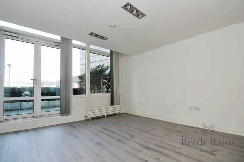 Liverpool City Centre Studio Flat with Patio - Modern & Convenient