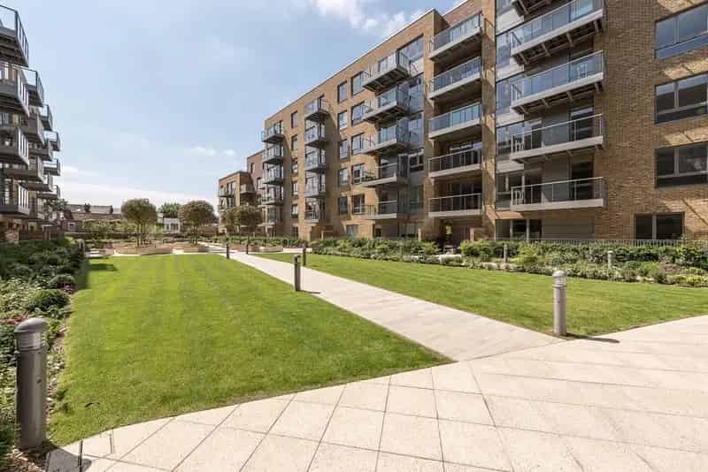 2 Bedroom Flat for Sale in Smithfield Square