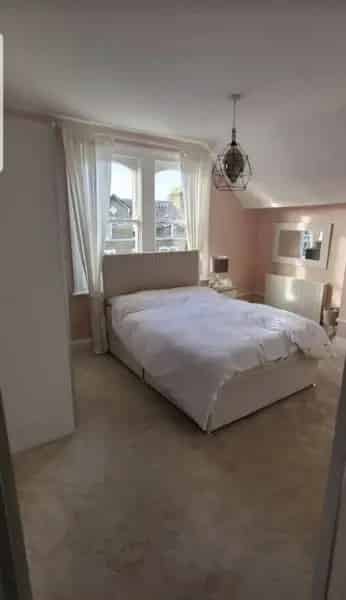 2 Bed Split Level Flat Brockley SE4 Top Floor Private Garden Parking