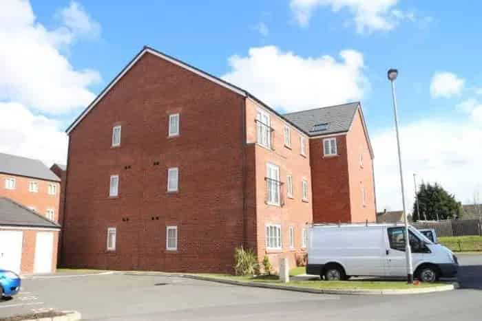 2 Bed Flat Town Centre