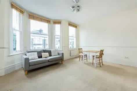 1 Bedroom Flat 84m² near Putney Station London