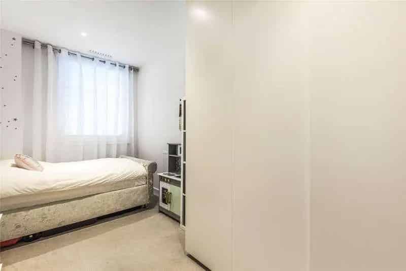 2 Bed Flat for Sale Modern Development Allocated Parking Gym