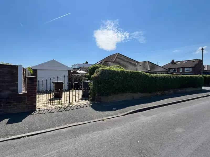 2 bed house for sale