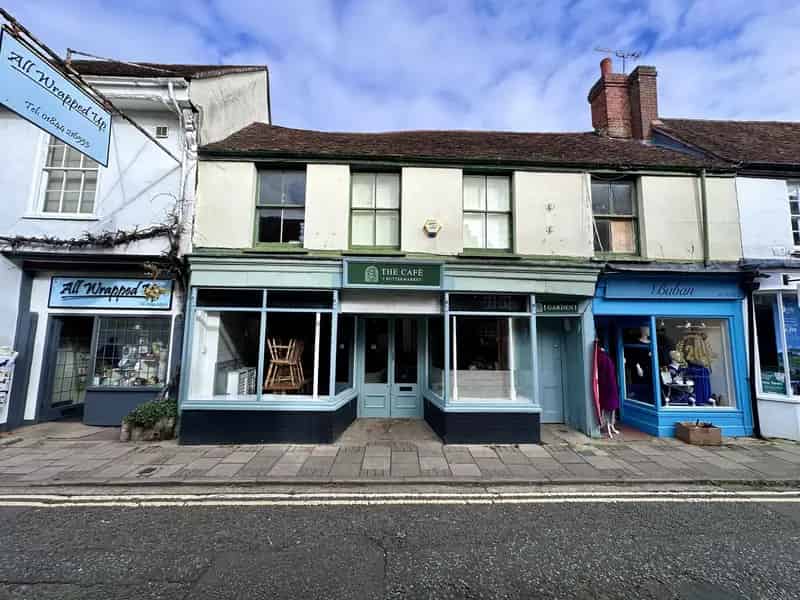 Town Centre Cafe Wine Bar Leasehold Opportunity