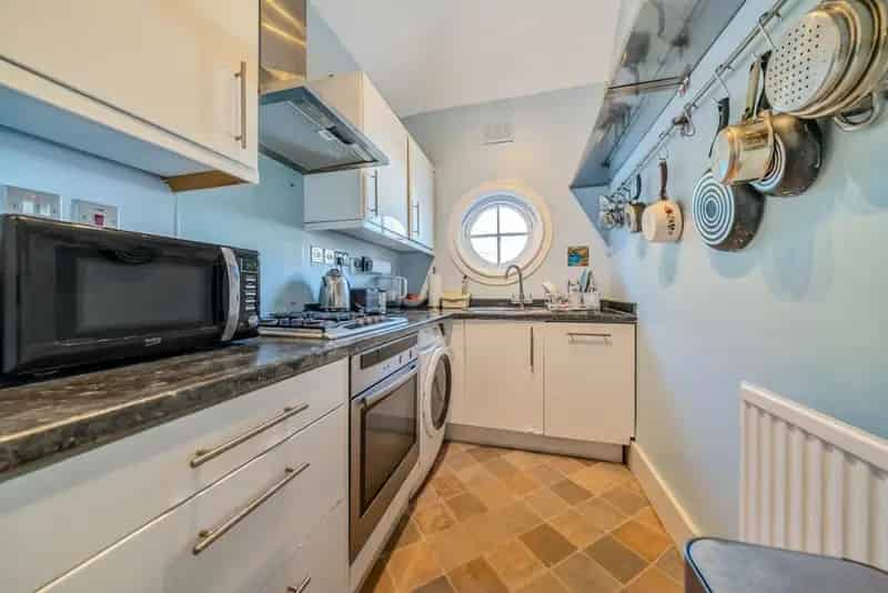 Two Bedroom Flat near Wimbledon Chase Primary School
