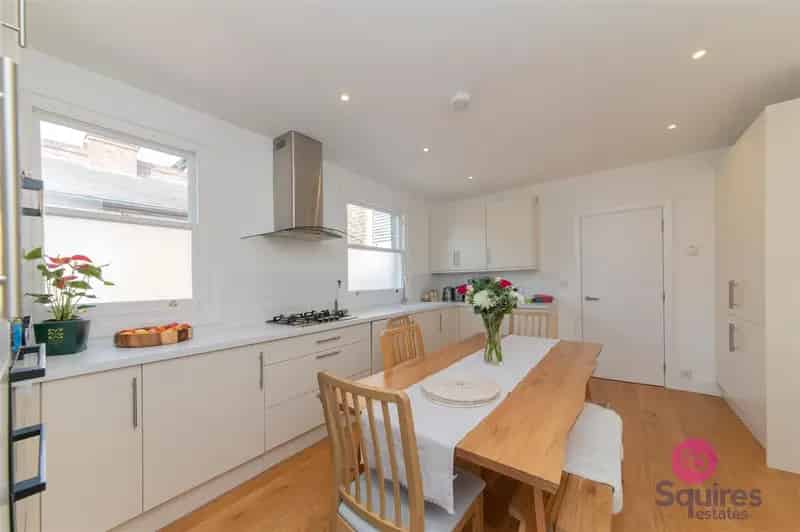 2 Bedroom Flat House to Rent in Hendon