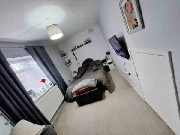 2 Double Bedroom House Solar Panels Large Garden Council Tenants Only