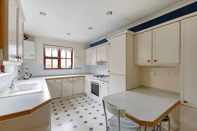 3 Bedroom End Terrace House for Sale