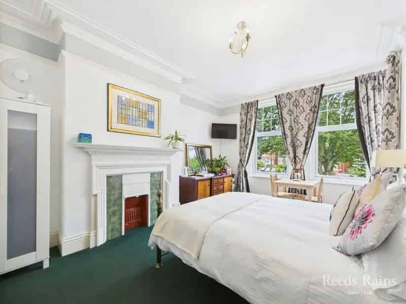 9 Bedroom End Terrace House B&B for Sale in Bridlington