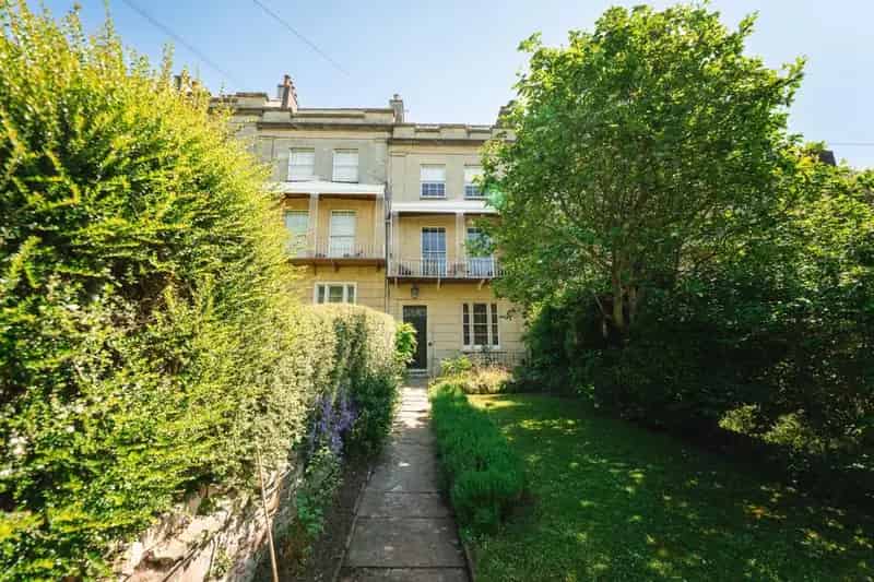 5 Bedroom Terraced House for Sale