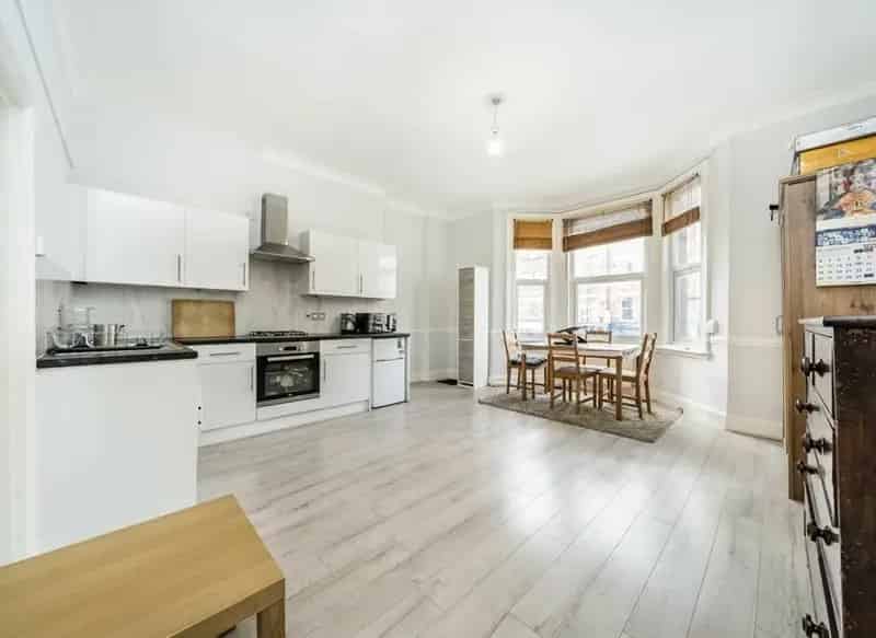 One Double Bedroom Flat To Let