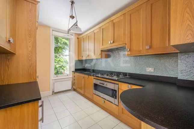 Flat for sale in Warwick Avenue, London W9