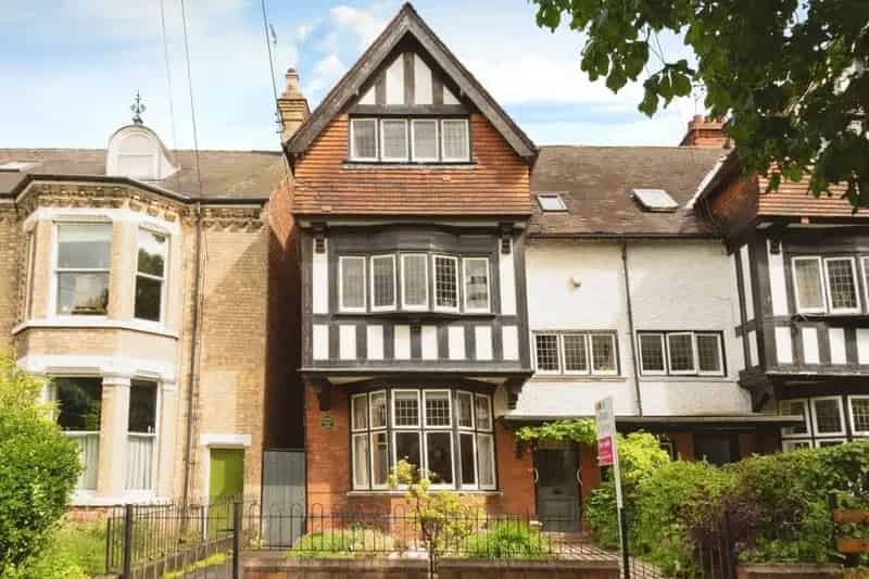 5 Bedroom Family Home With Original Features