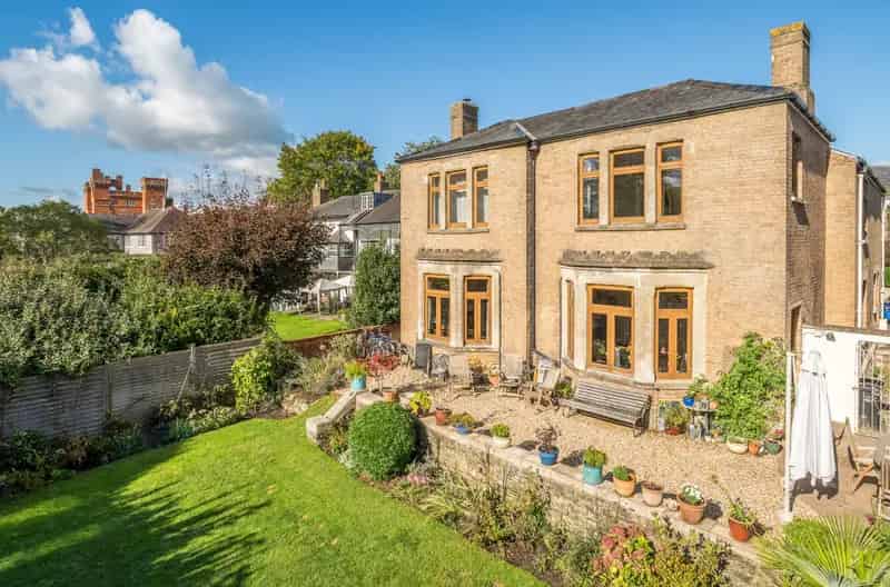 4 Bedroom Detached House with Self Contained Flat Near Vivary Park