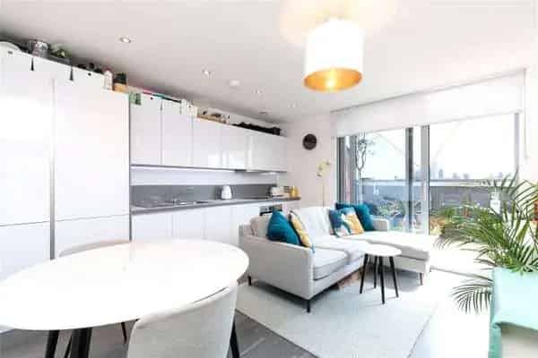 One Bedroom Apartment with City Skyline Views