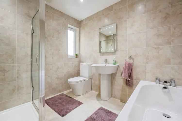 3 Bed Semi-Detached House with Garage and Gardens