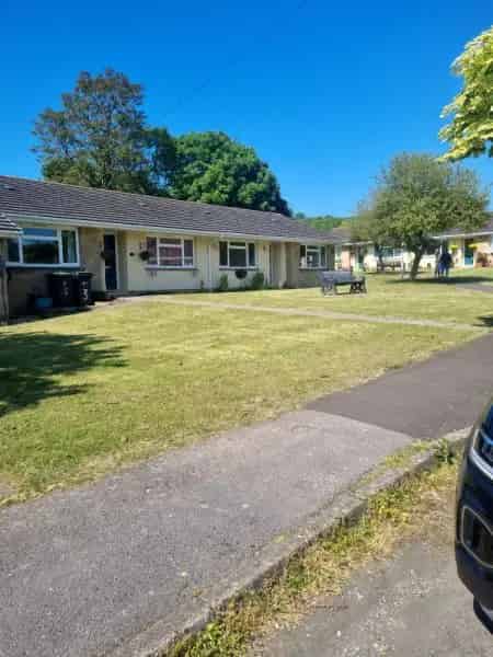 End of Terrace Bungalow with Enclosed Garden