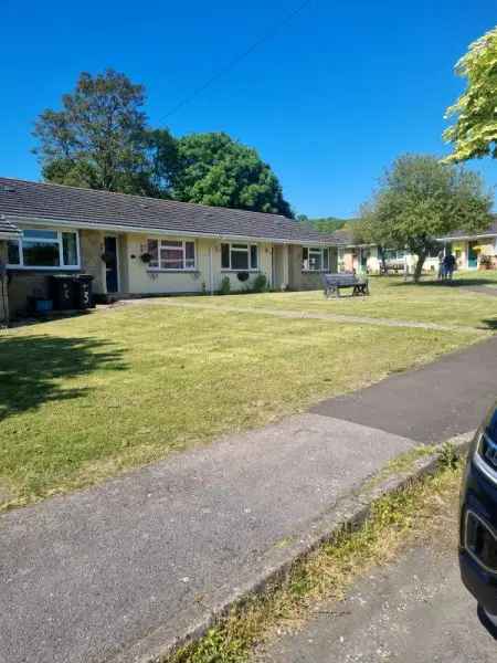 End Terrace Bungalow with Enclosed Garden