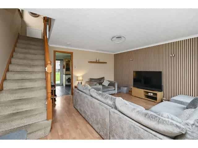 3 Bedroom Semi-Detached House for Sale in Bonnyrigg