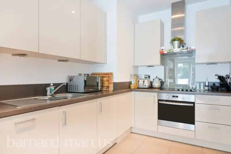 Spacious Riverside Apartment Battersea Reach Two Double Bedrooms Balcony Gym