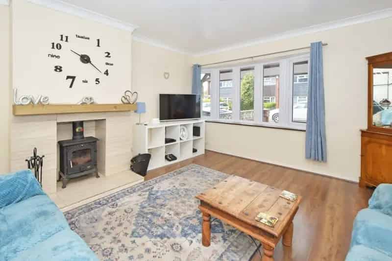 2 Bedroom House For Sale Spacious Family Home Updated Shower Room Driveway Parking