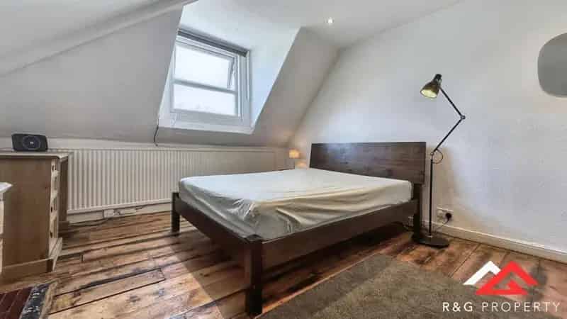 2 Bedroom Flat Arley Hill BS6 Contemporary Living