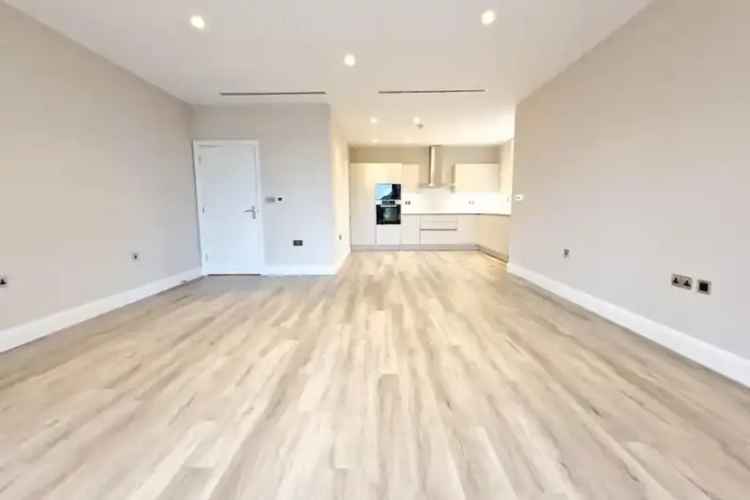 2 Bedroom Flat for Sale in Hadley Wood