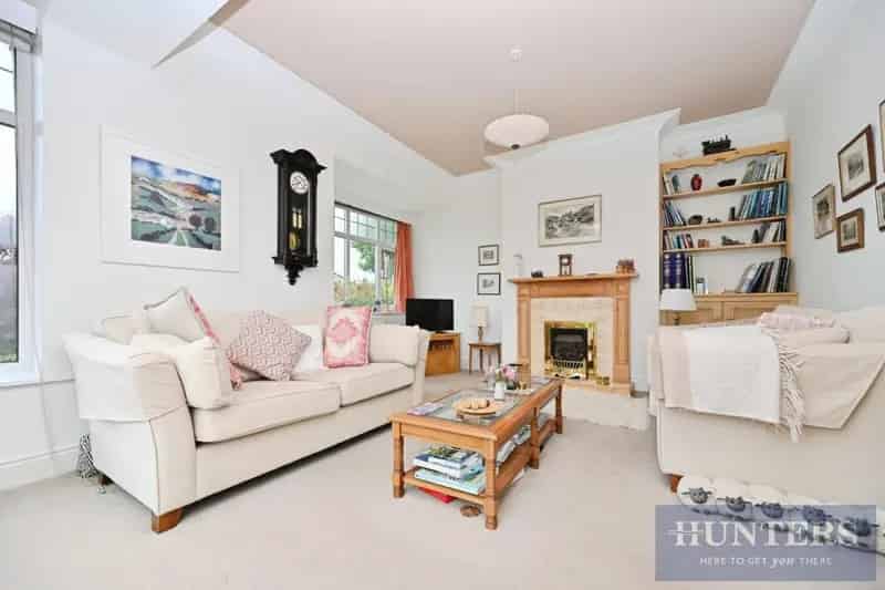 3 Bedroom Period Home Near Rawdon Cricket Fields