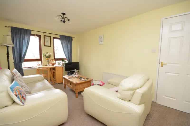 Modern First Floor Flat with Parkland Views Near Camelon Station