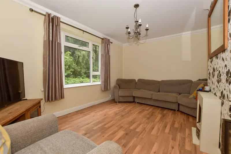 3 Bedroom Semi-Detached House for Sale No Onward Chain