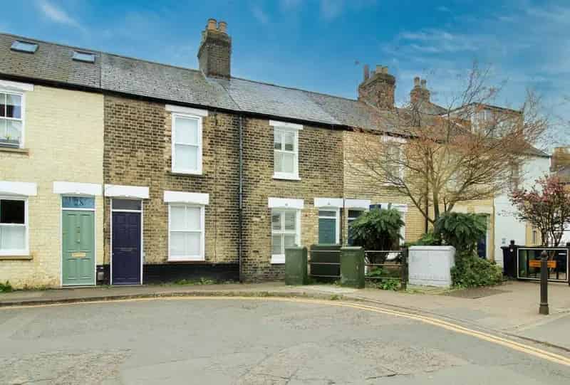 2 Bedroom Victorian Terrace House For Sale Near Cambridge Station