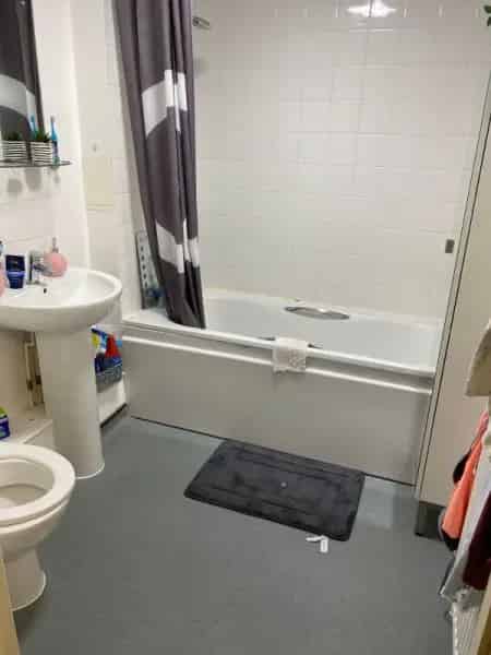 Large 3 Bed Flat Near Coulsdon South Station