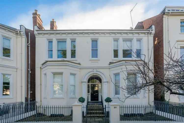 Flat for sale with 2 bedrooms, Leam Terrace, Leamington Spa