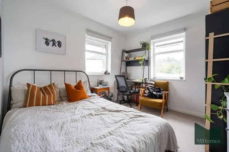 3 Bed Flat for Sale in N4 Hermitage Road