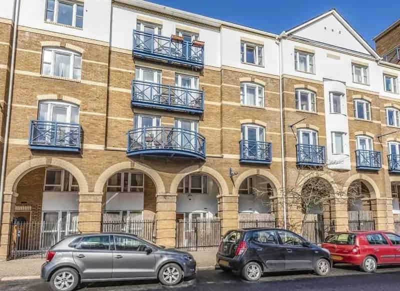 One Double Bedroom Flat with Private Terrace near Rotherhithe