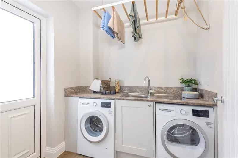 5 Bedroom Detached House Family Home