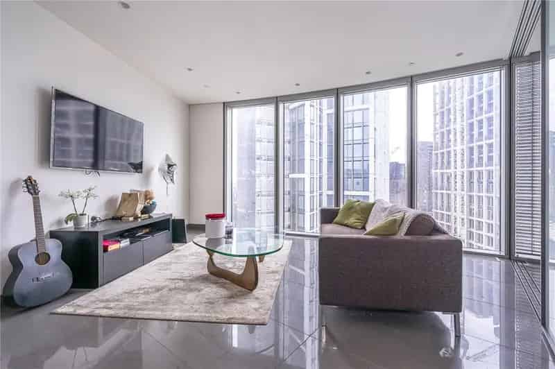 1 Bedroom Flat for Sale in Prestigious London Tower
