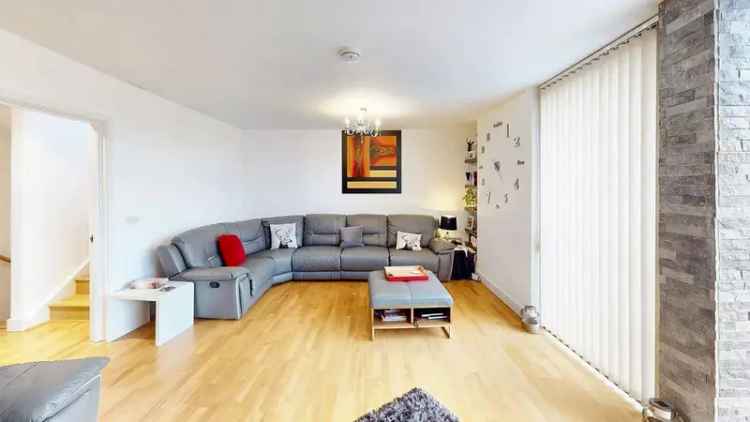 4 bedroom end of terrace house for sale